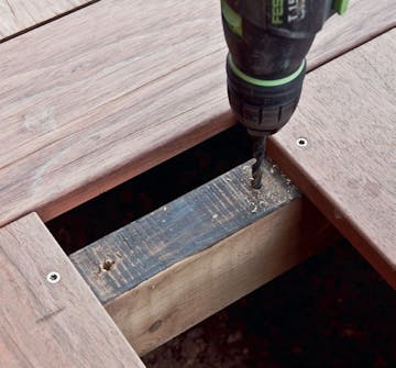 Bor med et 8 mm bor Bor med et 8 mm bor